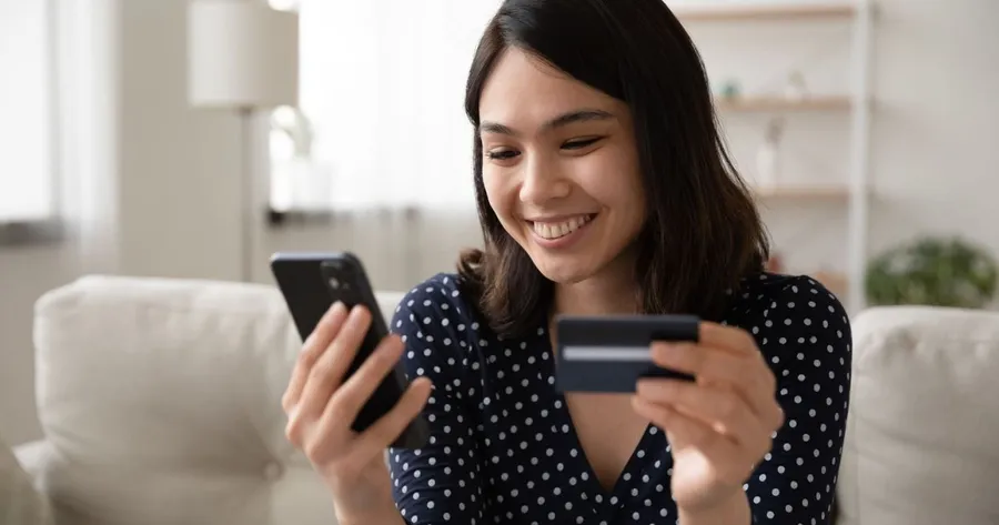 Pilih-Pilih Kartu Kredit, Mending VISA atau Mastercard?