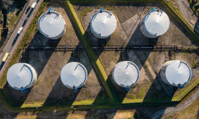 Digest Saham: Forward Contract Minyak dan Gas Alam Naik, Imbas Perang Timur Tengah