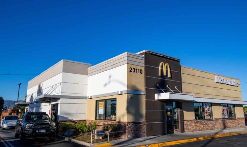 Digest Saham: Saham MCD Turun Karena Wabah E.Coli di Quarter Pounder