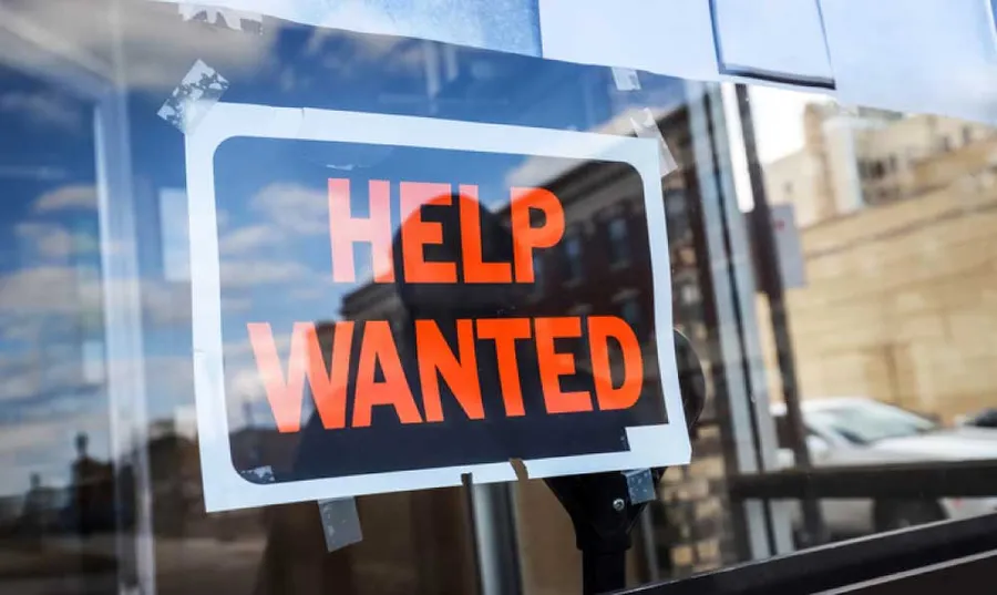 Digest Saham: Job Opening AS Turun ke Level Terendah Dalam 3.5 Tahun